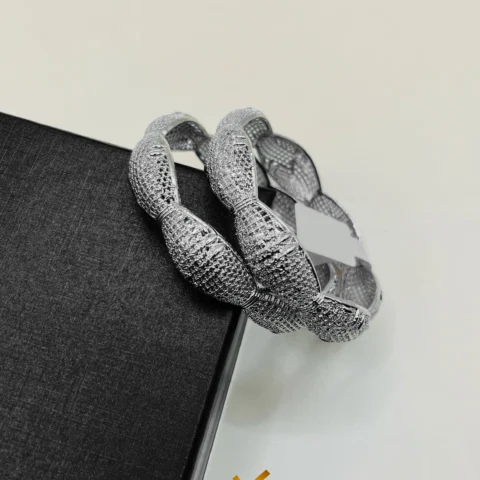 Twist of Grace - Bangles Sculpted shine for party look