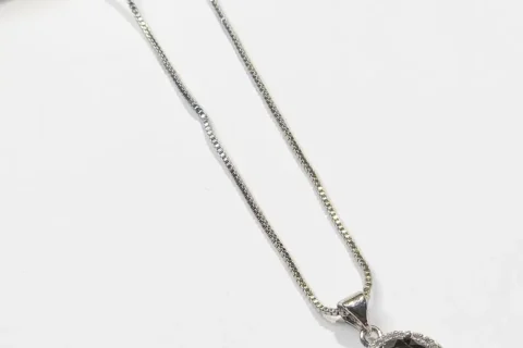 Noir Elegance - Pendant